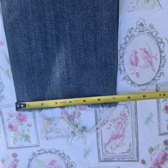 Miss Me Jeans Size 30 Blue Distressed Easy Capri Rhinestone Flap Pockets - Picture 9 of 9